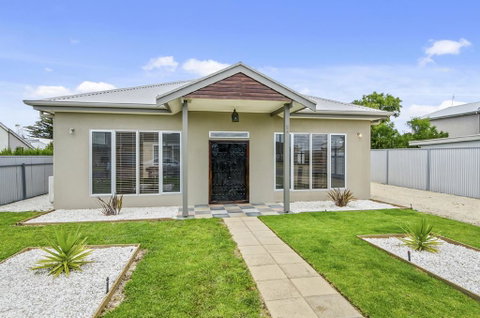 Zaahira House - Whitsundays Accommodation 0
