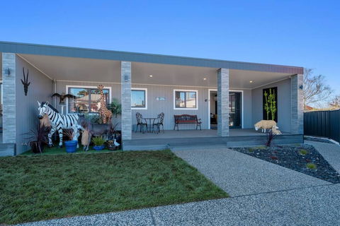 Zoo Villas: Villa Giraffe - Central Wynyard - Whitsundays Accommodation 2