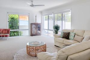 Relax At Bokarina Beach House Walk To Beach Relax By The Pool - Whitsundays Accommodation 5