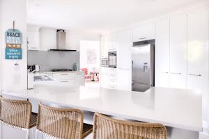 Relax At Bokarina Beach House Walk To Beach Relax By The Pool - Whitsundays Accommodation 3