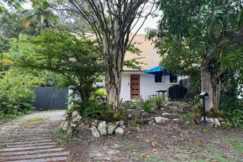 27 Green Valley Drive - Rainbow Beach. Beach Chalet. Pets Welcome with Whitsundays Accommodation