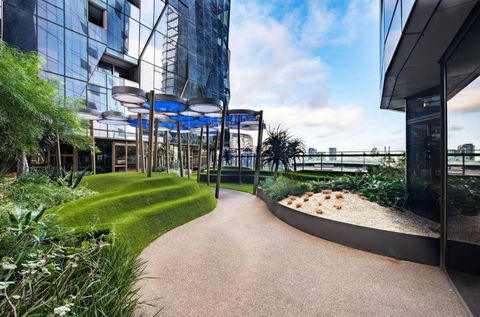 A Lux 2BR Apt Next To Southern Cross City Views - Whitsundays Accommodation 2