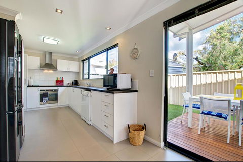A Little Luxury In Town - Whitsundays Accommodation 1
