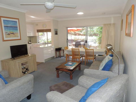 Adriana 3 Unit With A Backyard - Whitsundays Accommodation 2
