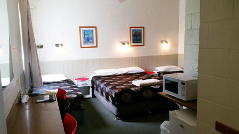 A&A Lodge Motel - Whitsundays Accommodation 1