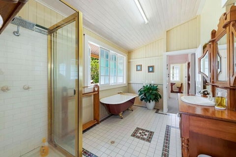 A Charming Queenslander - Whitsundays Accommodation 3