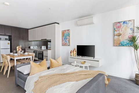 A Chic 2BR Apt Near Southern Cross, With Secure Parking - Whitsundays Accommodation 4