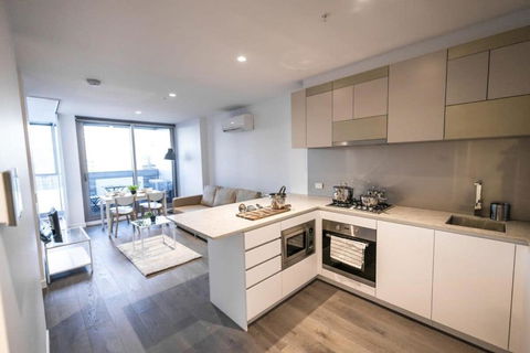 A Chic 2BR CBD Apartment Near Southern Cross - Whitsundays Accommodation 0