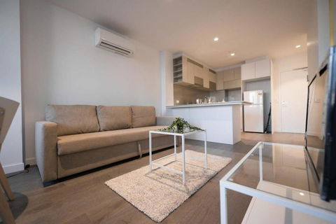 A Chic 2BR CBD Apartment Near Southern Cross - Whitsundays Accommodation 3