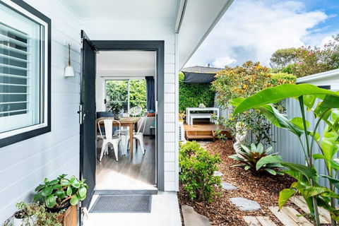 A Chic Coastal Hideaway At Toowoon Bay Beach - Whitsundays Accommodation 0