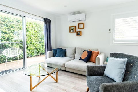 A Chic Coastal Hideaway At Toowoon Bay Beach - Whitsundays Accommodation 2