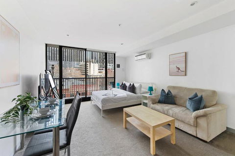 A Chic Studio Only A 4-min Walk To Victoria Market - Whitsundays Accommodation 0
