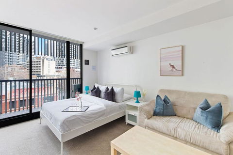 A Chic Studio Only A 4-min Walk To Victoria Market - Whitsundays Accommodation 3
