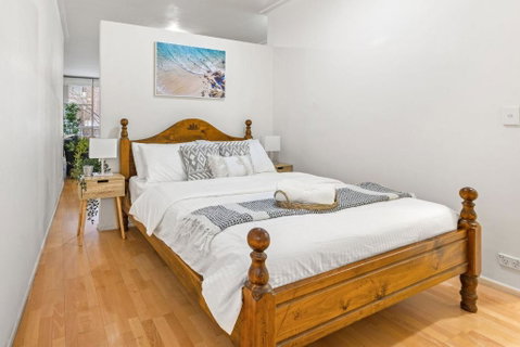A Chic Studio Right Next To Darling Harbour - Whitsundays Accommodation 1