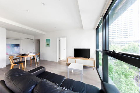 A Comfy 2BR Apt Next To QV & Melbourne Central - Whitsundays Accommodation 0