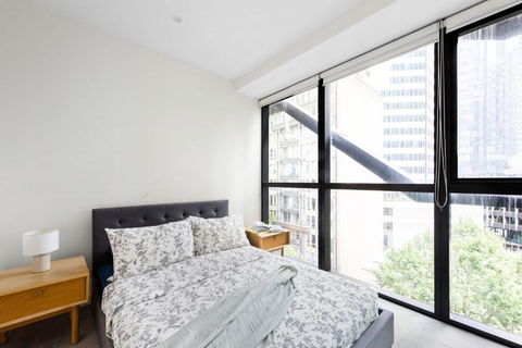 A Comfy 2BR Apt Next To QV & Melbourne Central - Whitsundays Accommodation 1