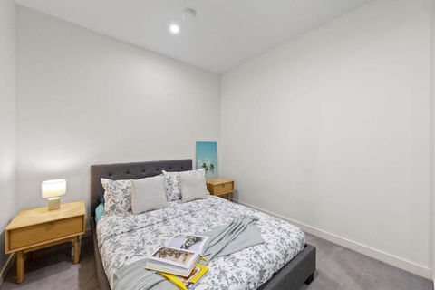 A Comfy 2BR Apt Next To QV & Melbourne Central - Whitsundays Accommodation 4