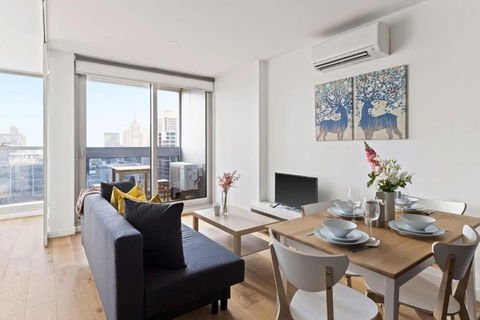 A Comfy 2BR Apt W City Views Near Southern Cross - Whitsundays Accommodation 1
