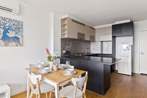 A Comfy 2BR Apt W City Views Near Southern Cross - Whitsundays Accommodation 3