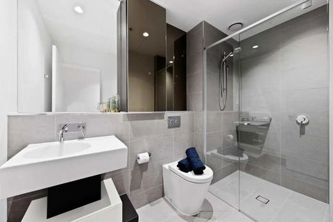 A Comfy Apt Next To Southern Cross FREE Parking - Whitsundays Accommodation 3