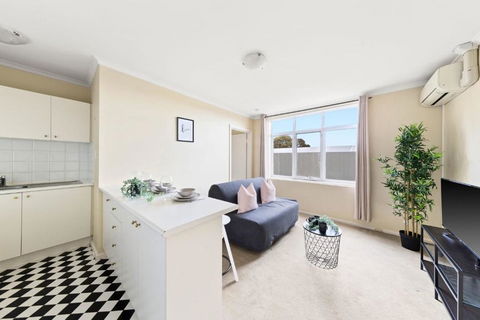A Comfy & Cozy Apt In Clifton Hill FREE Parking - Whitsundays Accommodation 1
