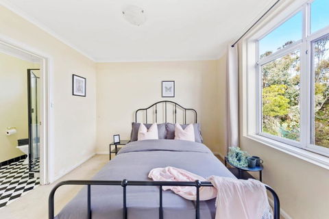 A Comfy & Cozy Apt In Clifton Hill FREE Parking - Whitsundays Accommodation 0