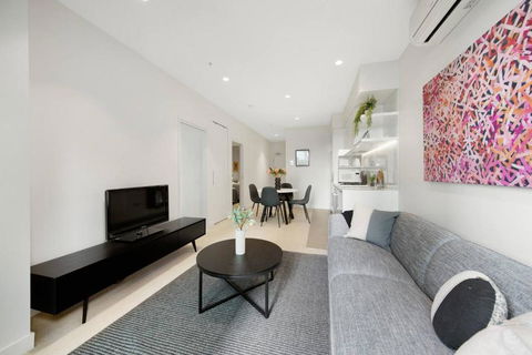 A Cosmopolitan Hub In CBD Centre - Whitsundays Accommodation 2