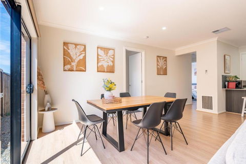 A Cosy 5Beds House In The Clyde - Whitsundays Accommodation 2