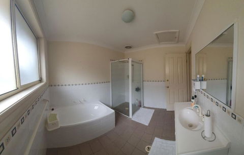 A Cosy Private Bedroom For You (2) - Whitsundays Accommodation 3
