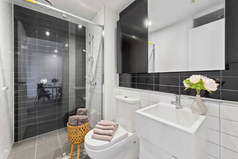 A Cozy 2BR Apt Next To Queen Victoria Market & Melbourne Central With City Views - Whitsundays Accommodation 2