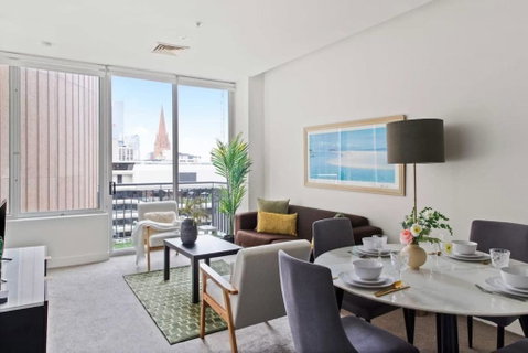 A Cozy 2BR Apt On Collins Near Flinders Station - Whitsundays Accommodation 1