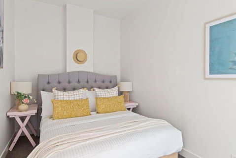 A Cozy 2BR Apt On Collins Near Flinders Station - Whitsundays Accommodation 3