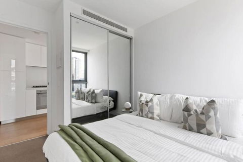A Cozy Apt With City Views Near Crown Casino - Whitsundays Accommodation 2