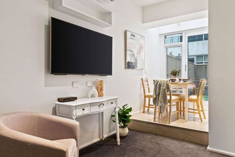A Cozy CBD Studio Near Melbourne Central - Whitsundays Accommodation 1