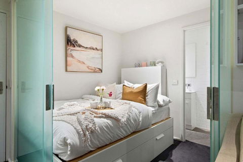 A Cozy CBD Studio Near Melbourne Central - Whitsundays Accommodation 0