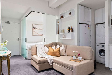 A Cozy CBD Studio Near Melbourne Central - Whitsundays Accommodation 2