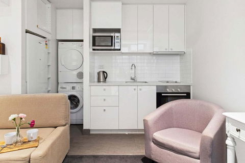 A Cozy CBD Studio Near Melbourne Central - Whitsundays Accommodation 3