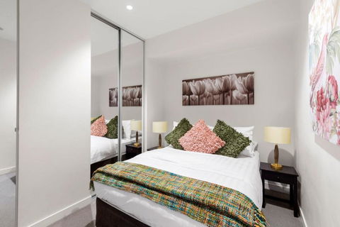 A Cozy & Comfy 2BR Apt Near Victoria Market - Whitsundays Accommodation 3