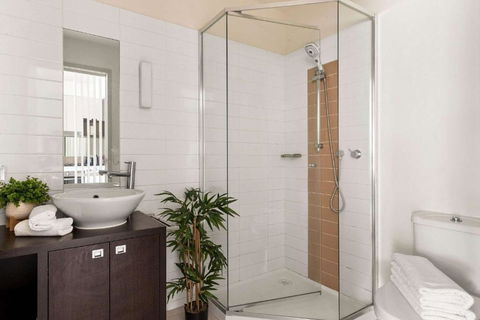 A Cozy & Modern Apt Near To Flemington Races - Whitsundays Accommodation 4