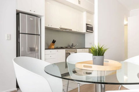 A Cozy & Modern Studio Right Next To Darling Harbour - Whitsundays Accommodation 4