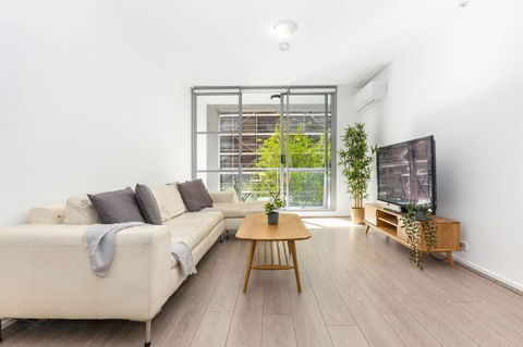 A Cozy & Modern Studio Right Next To Darling Harbour - Whitsundays Accommodation 0