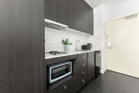A Cozy Studio Next To Queen Victoria Market - Whitsundays Accommodation 3