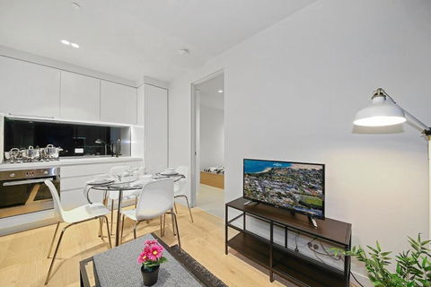 A Cozy & Stylish 2BR Suite In Melbourne CBD - Whitsundays Accommodation 3