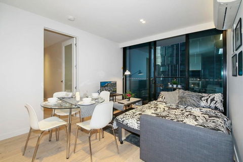 A Cozy & Stylish 2BR Suite In Melbourne CBD - Whitsundays Accommodation 2