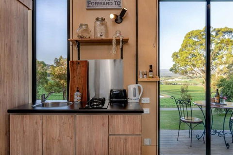 A Dam Good View By Tiny Away - Whitsundays Accommodation 2