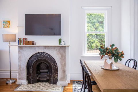 A Designer Apartment With Classic Heritage Details - Whitsundays Accommodation 2
