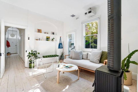 A Designer Terrace House By Edinburgh Gardens - Whitsundays Accommodation 0
