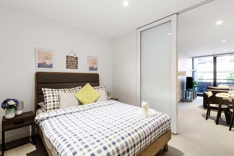A Homely Apt Near To The Grand Prix FREE Parking - Whitsundays Accommodation 0