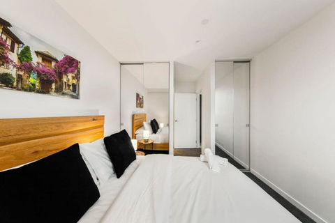 A Lux 2BR Apt With Panoramic Views, FREE Parking - Whitsundays Accommodation 1