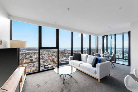 A Lux 2BR Apt With Panoramic Views, FREE Parking - Whitsundays Accommodation 0